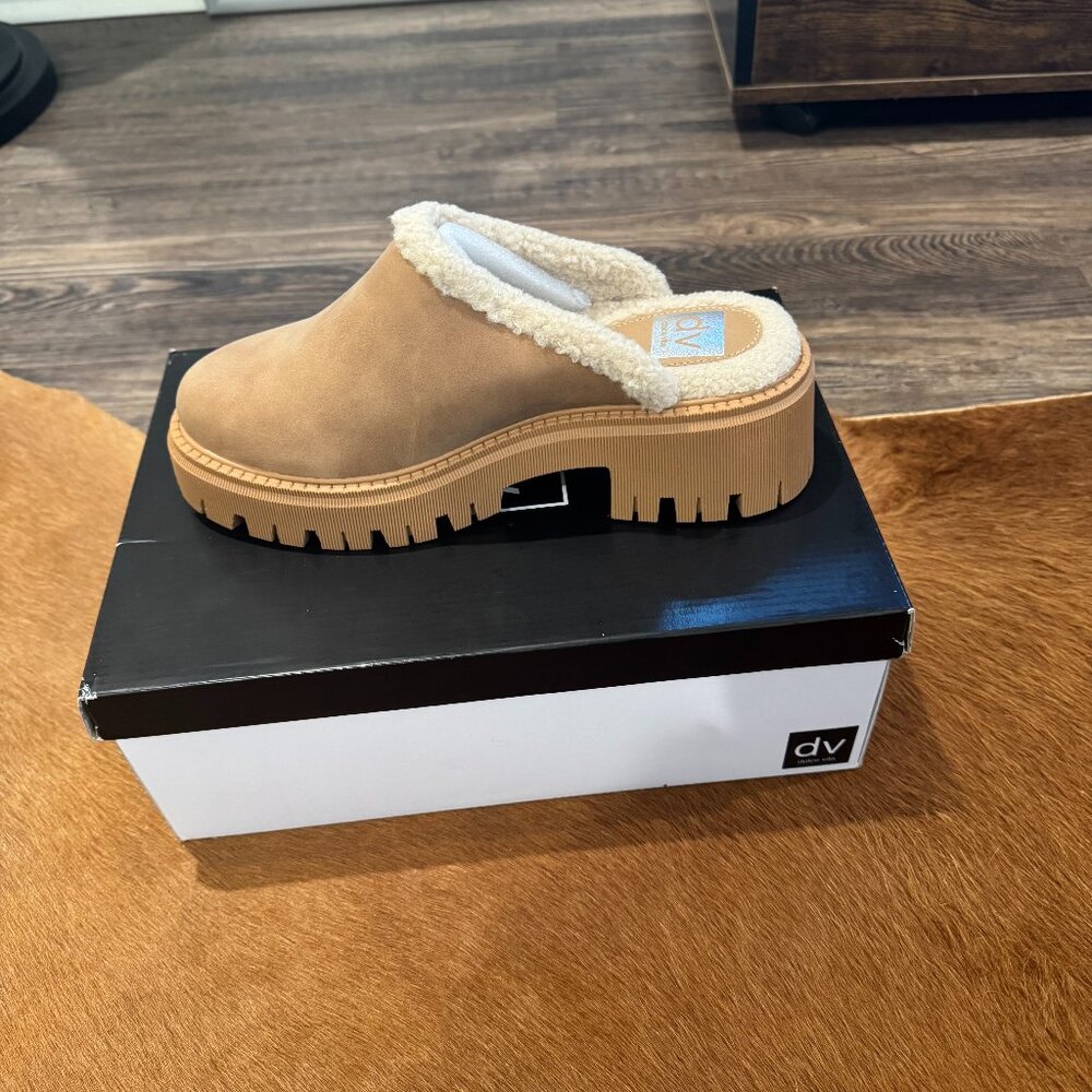 Dolce Vita Gracelyn light tan clogs